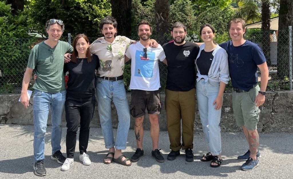 Fotografia dei membri del nuovo comitato dello Sci Club Monte Brè.